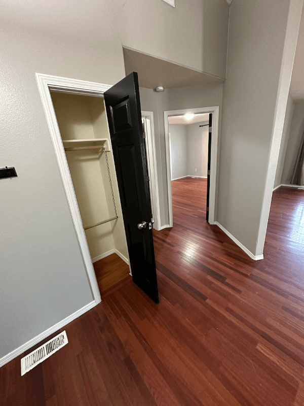 Mountain Home House: 1665 Peregrine Dr
