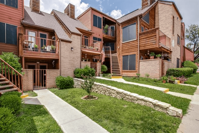 Arlington Condo: 2300 Balsam Drive
