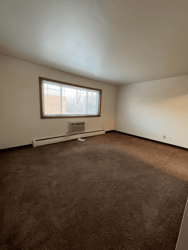 Saint Paul Apartment: 2026 Brewster St