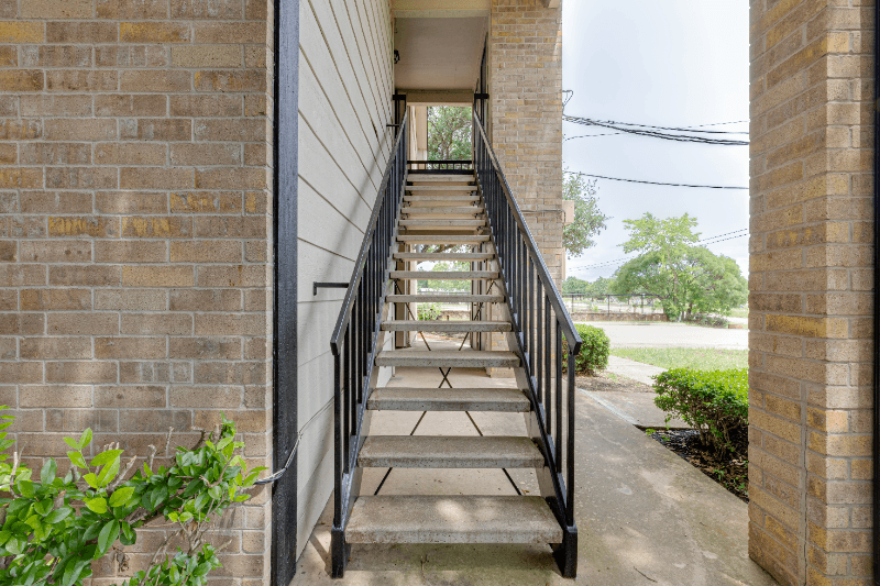 Blanco Apartment: 525 Jones Avenue