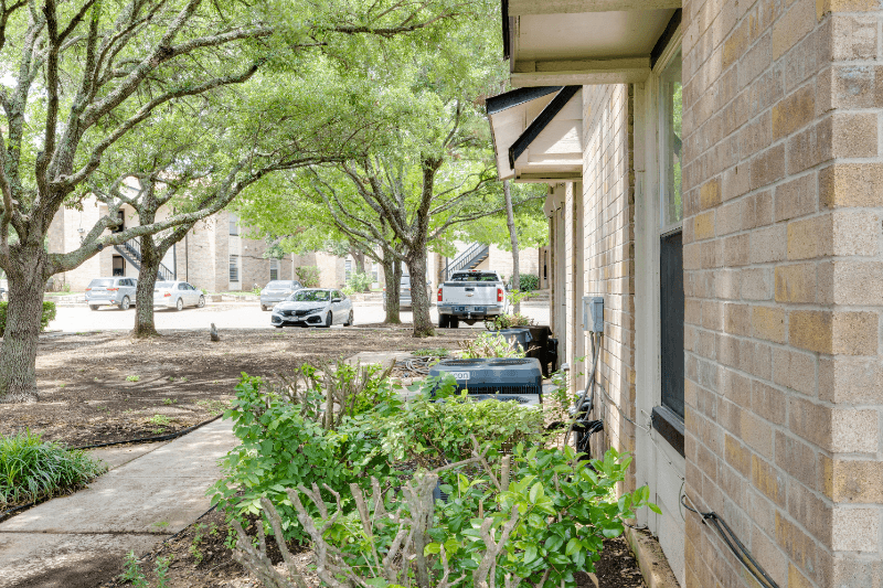 Blanco Apartment: 525 Jones Avenue