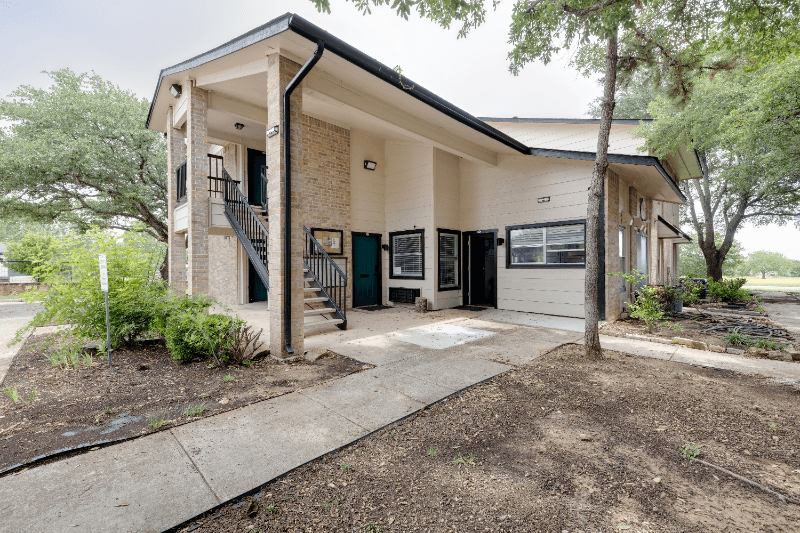 Blanco Apartment: 525 Jones Avenue