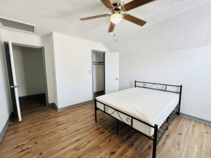 Lawton House: 4834 SE Brown St