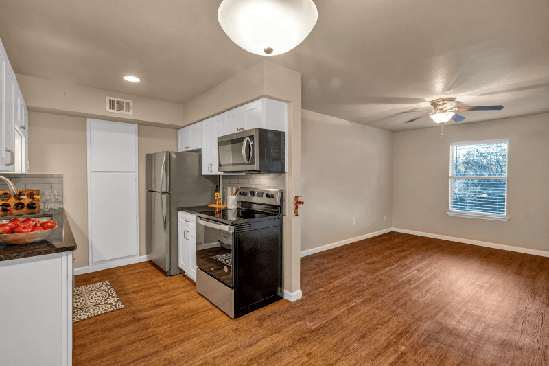 Blanco Apartment: 525 Jones Avenue