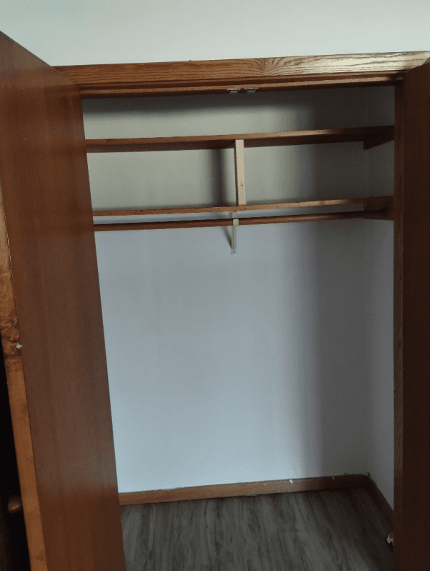 Braham Apartment: 320 4th ST SE