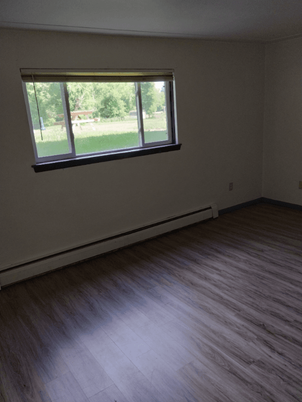 Braham Apartment: 320 4th ST SE