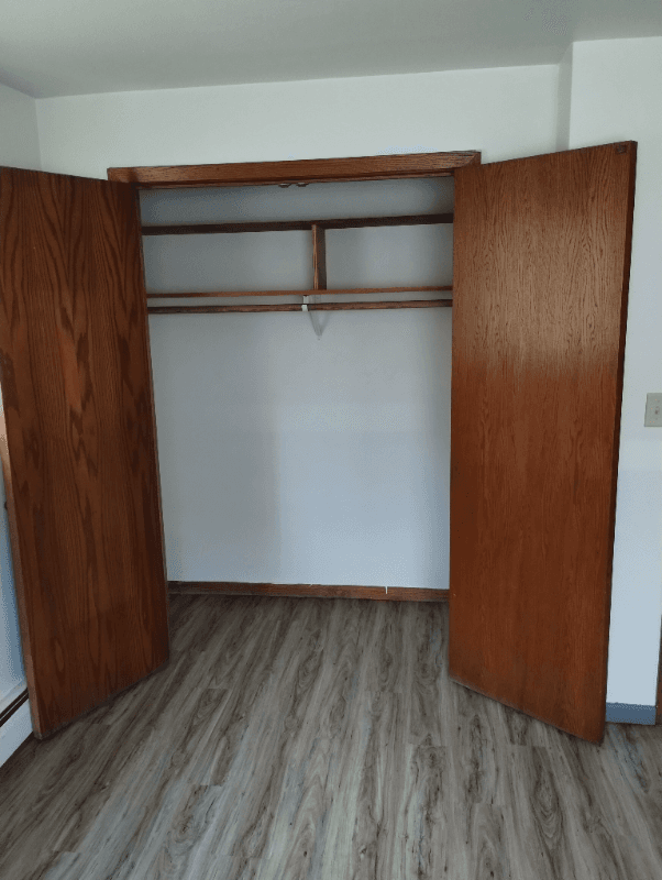 Braham Apartment: 320 4th ST SE