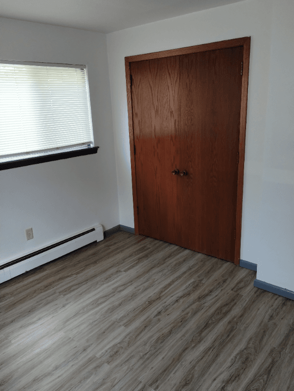 Braham Apartment: 320 4th ST SE