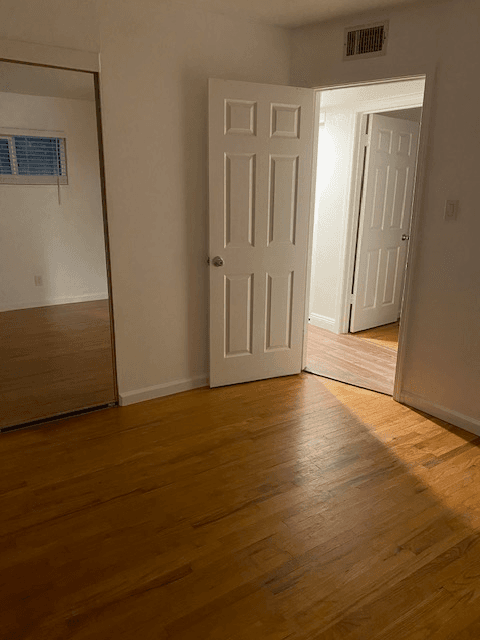 fair Oaks House: 8814 Mohawk way
