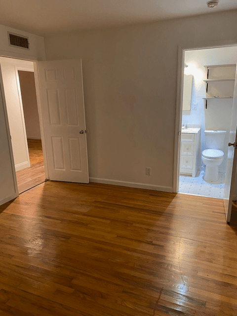 fair Oaks House: 8814 Mohawk way