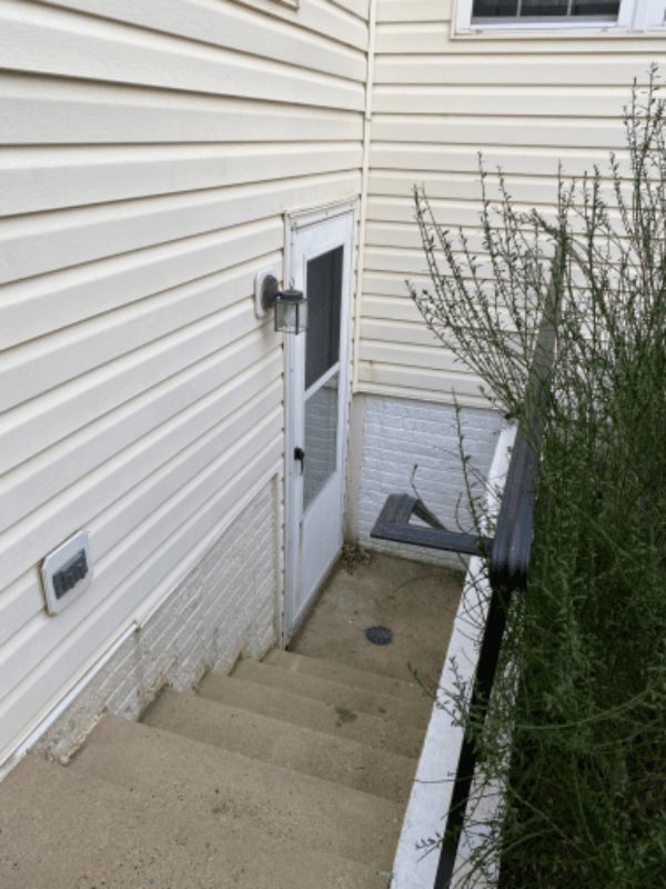 Sterling Apartment: 45554 Grand Central Square