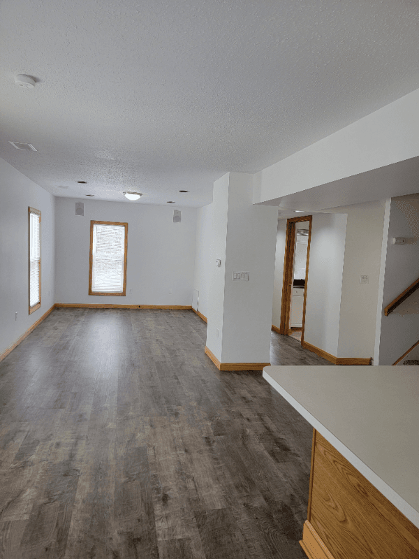 Erie Apartment: 955 w 10th st 2nd fl