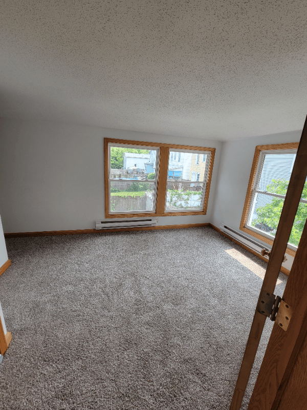 Erie Apartment: 955 w 10th st 2nd fl