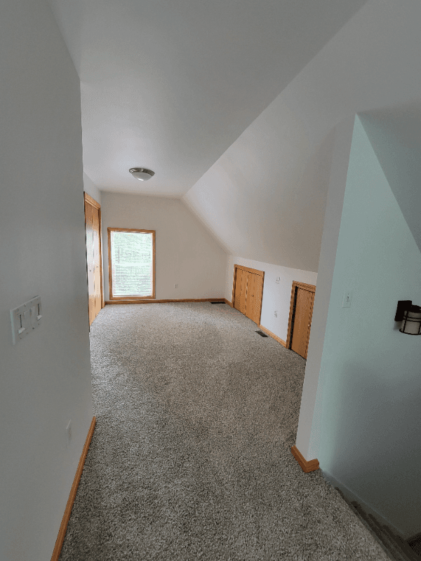 Erie Apartment: 955 w 10th st 2nd fl