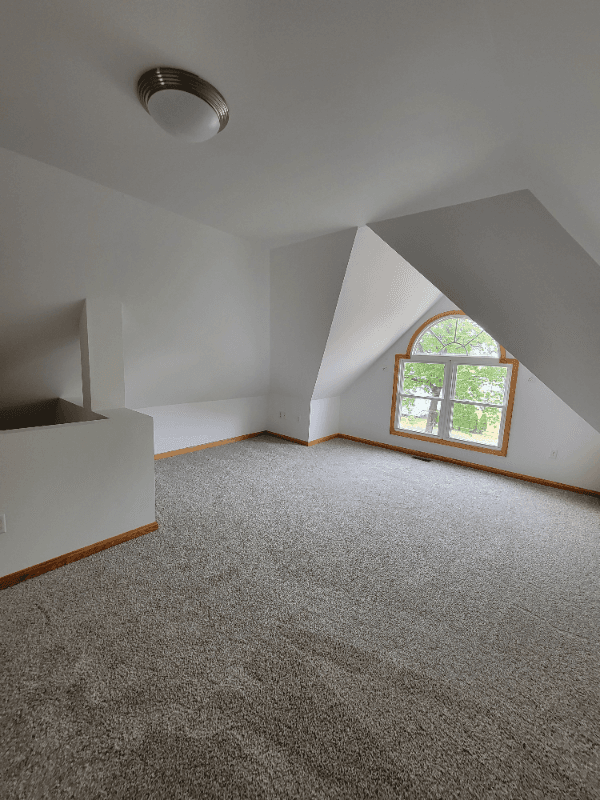 Erie Apartment: 955 w 10th st 2nd fl