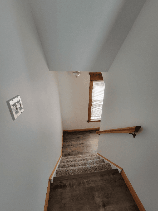 Erie Apartment: 955 w 10th st 2nd fl