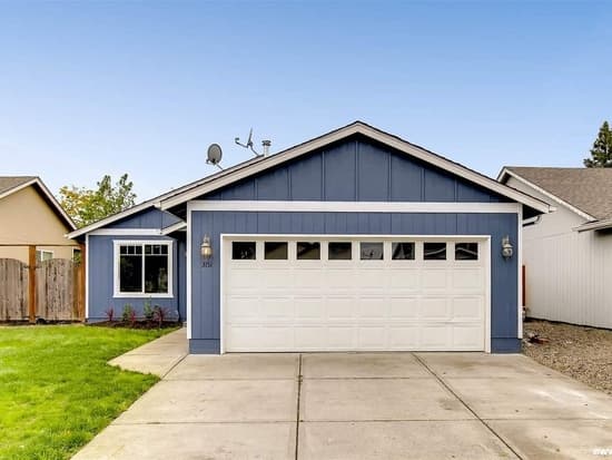 Salem House: 3151 Macy Ct NE