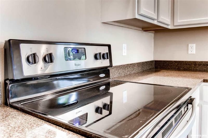 Salem House: 3151 Macy Ct NE