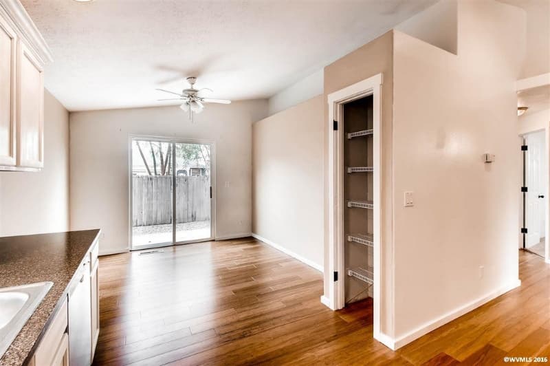 Salem House: 3151 Macy Ct NE