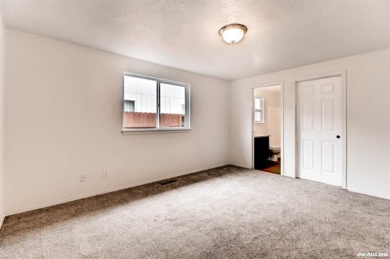 Salem House: 3151 Macy Ct NE