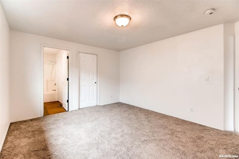 Salem House: 3151 Macy Ct NE