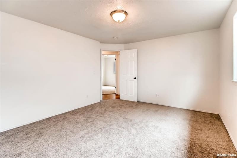 Salem House: 3151 Macy Ct NE