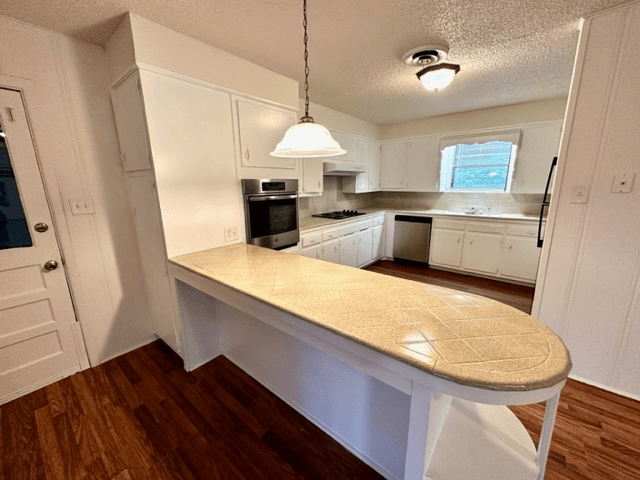 Waco House: 1400 Royal Oaks