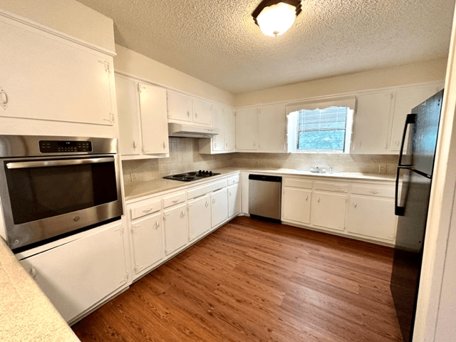 Waco House: 1400 Royal Oaks