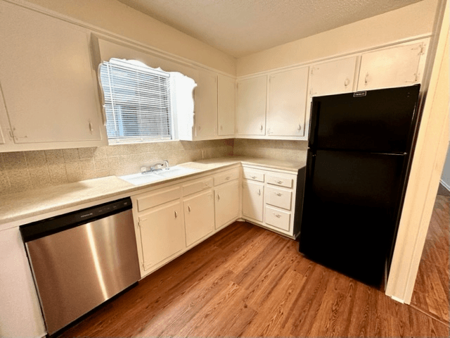 Waco House: 1400 Royal Oaks