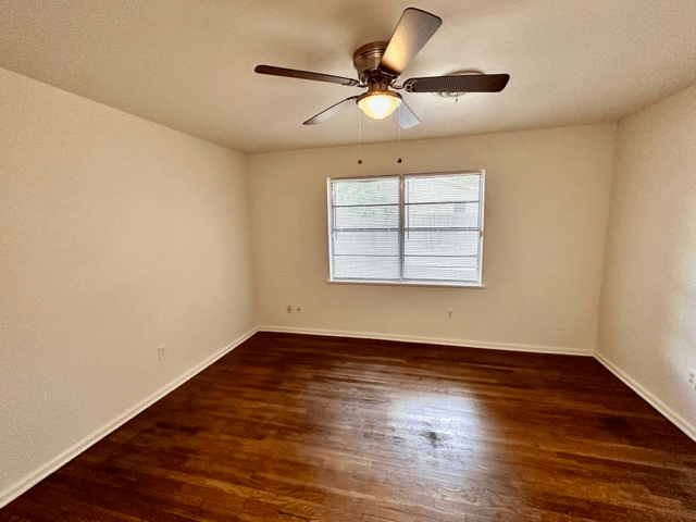 Waco House: 1400 Royal Oaks