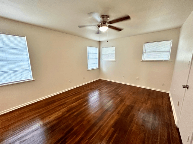 Waco House: 1400 Royal Oaks