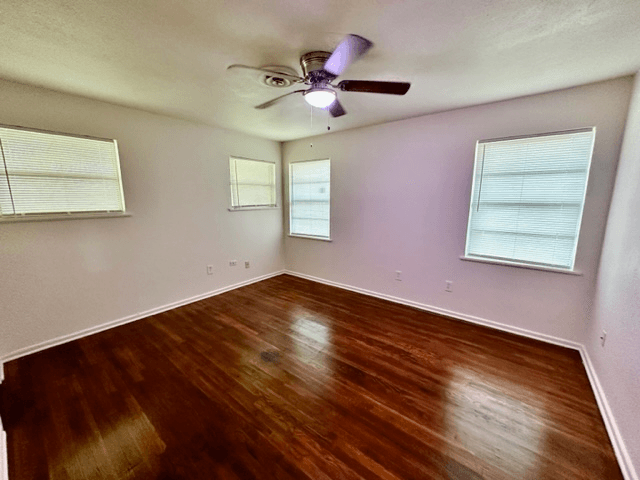 Waco House: 1400 Royal Oaks