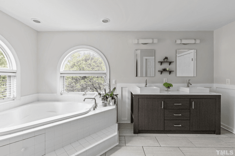 Raleigh House: 8845 Wildwood Links
