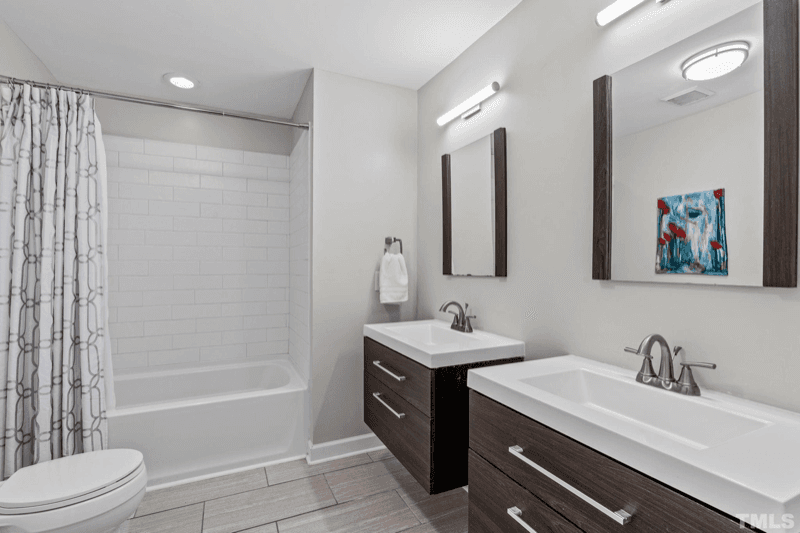 Raleigh House: 8845 Wildwood Links