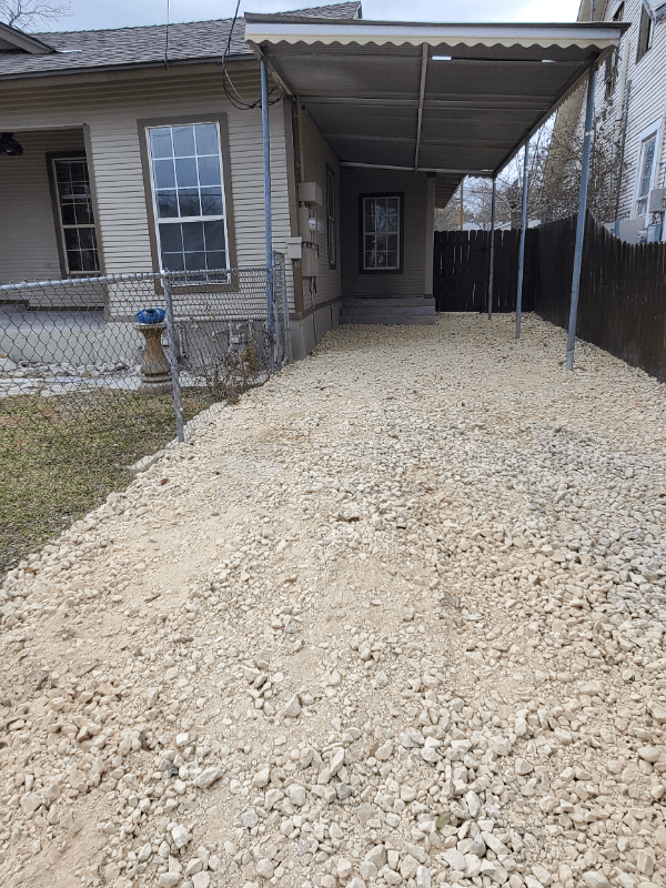 San Antonio House: 1923 W Poplar St