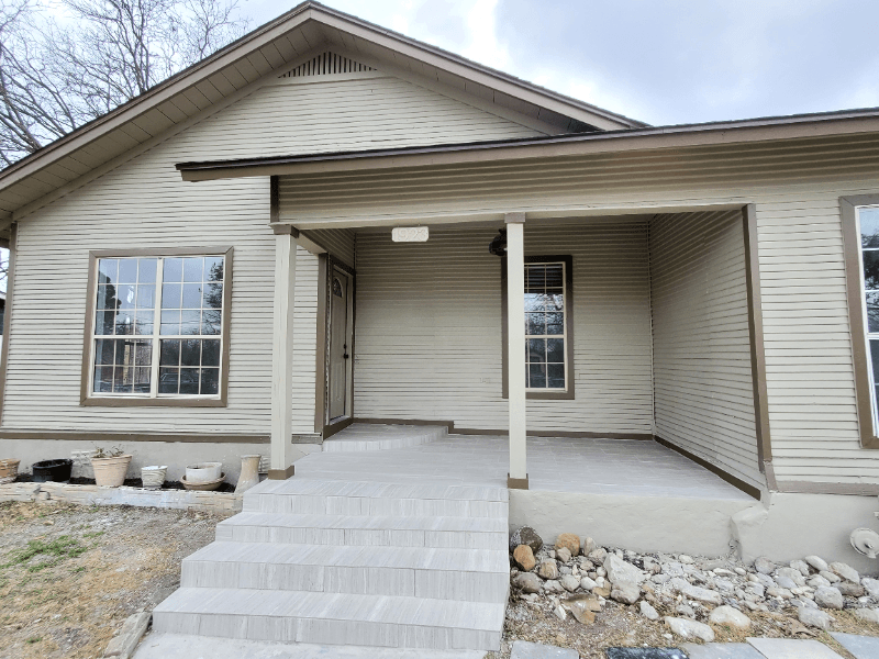 San Antonio House: 1923 W Poplar St