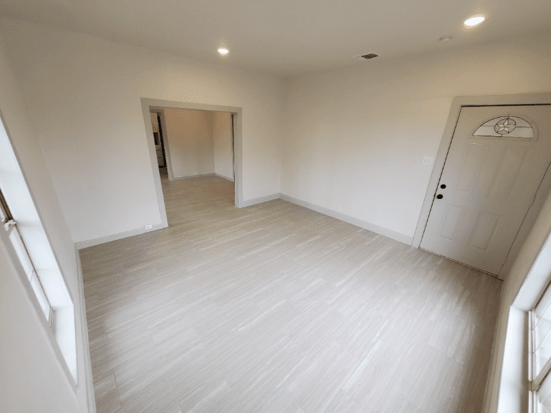 San Antonio House: 1923 W Poplar St