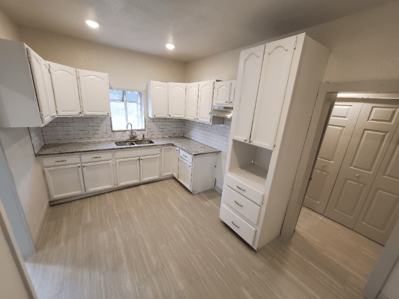 San Antonio House: 1923 W Poplar St