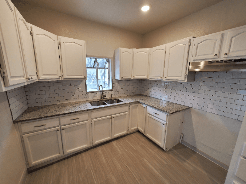 San Antonio House: 1923 W Poplar St