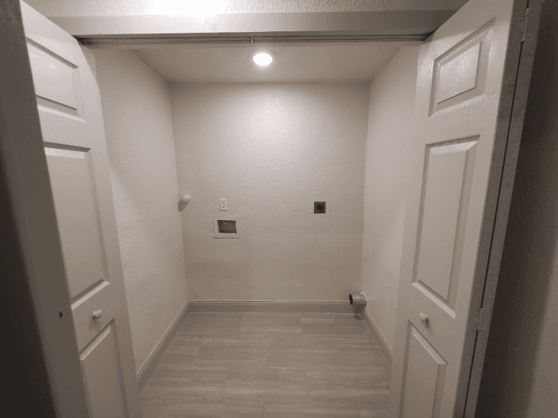 San Antonio House: 1923 W Poplar St
