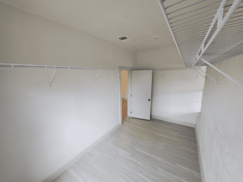 San Antonio House: 1923 W Poplar St