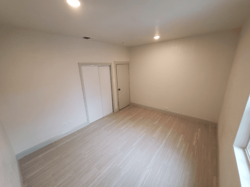 San Antonio House: 1923 W Poplar St