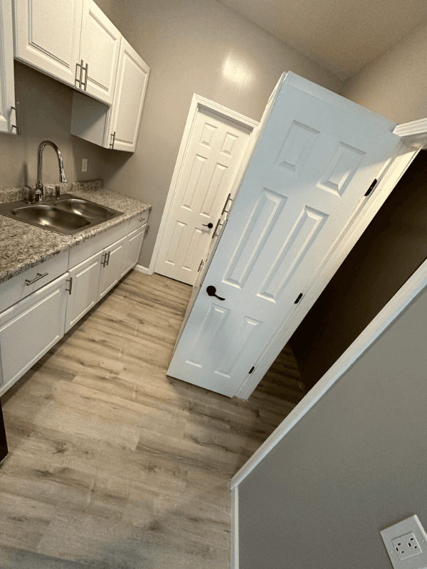Columbia Apartment: 6121 N. Wagon Trail Rd