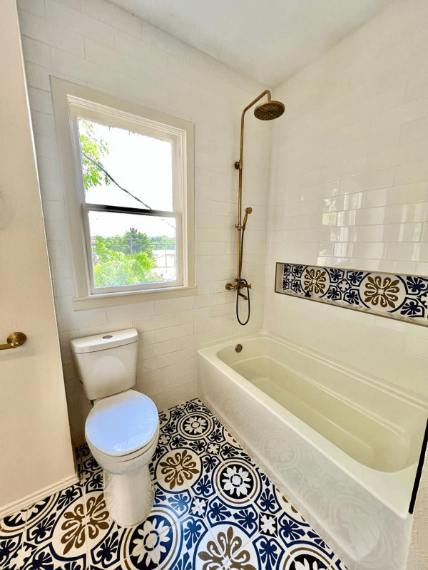 Waxahachie House: 417 W Franklin St, TX,