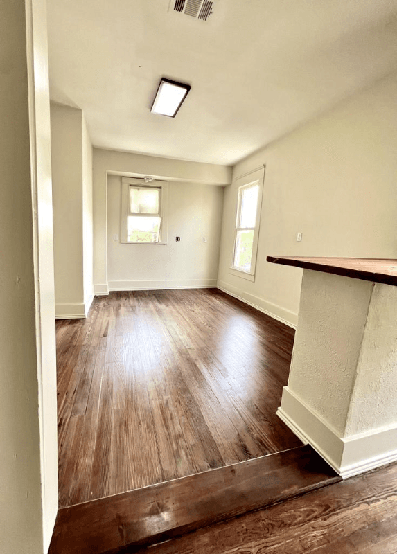 Waxahachie House: 417 W Franklin St, TX,