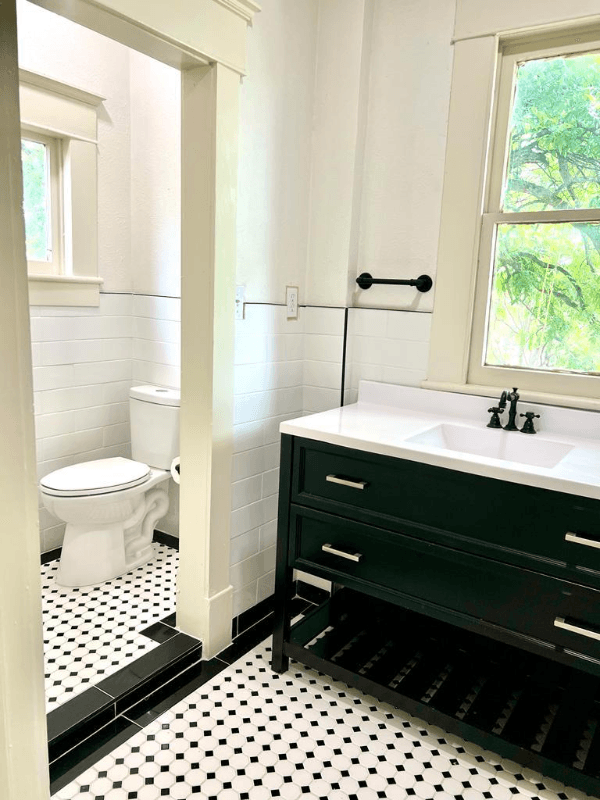 Waxahachie House: 417 W Franklin St, TX,