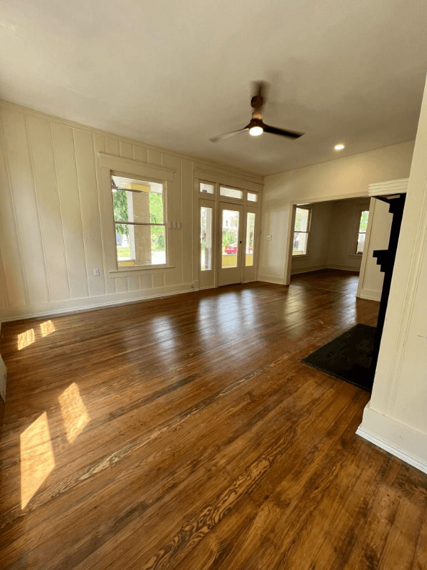 Waxahachie House: 417 W Franklin St, TX,