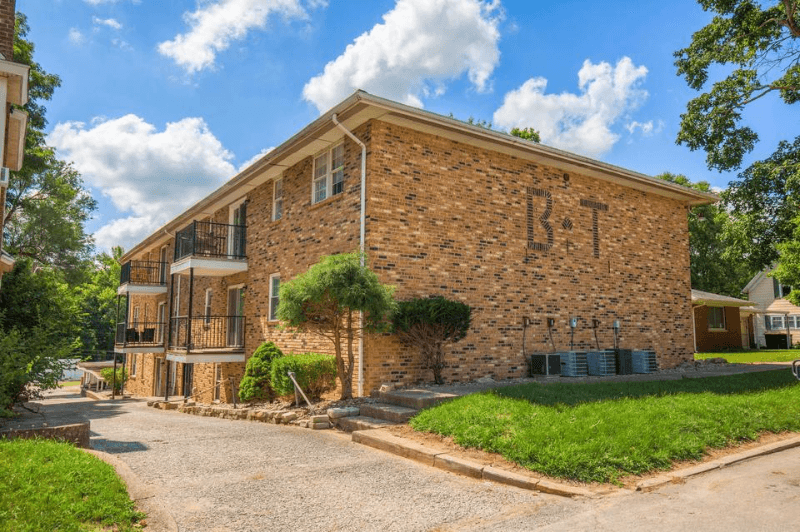 Delphi Apartment: 110 W. Front St.