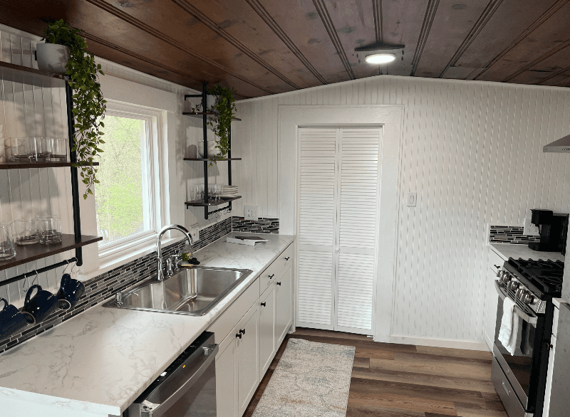 Hot Springs House: 169 Crest Street