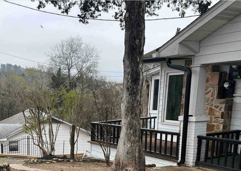 Hot Springs House: 169 Crest Street